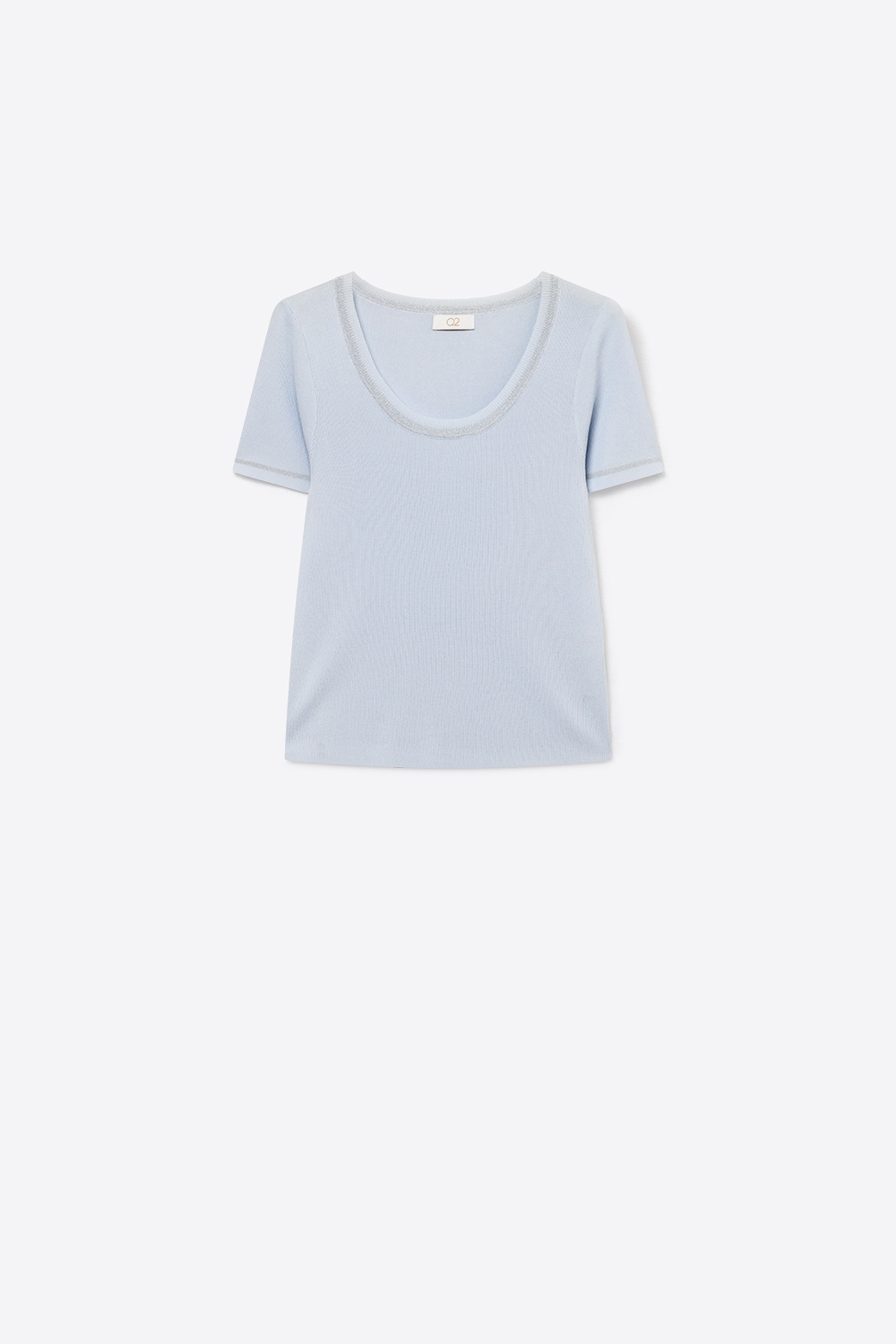 Jersey de manga corta en azul beb&eacute; con costura plateada en el cuello redondo