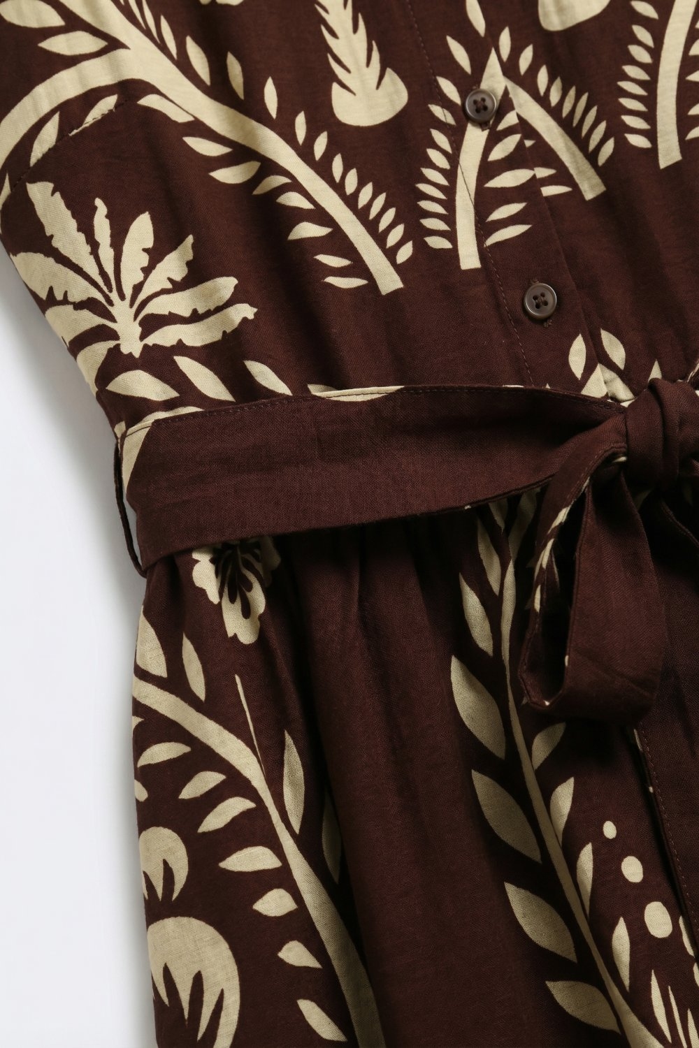 Vestido Maxi Marr&oacute;n Estampado con Cintura con Cintur&oacute;n
