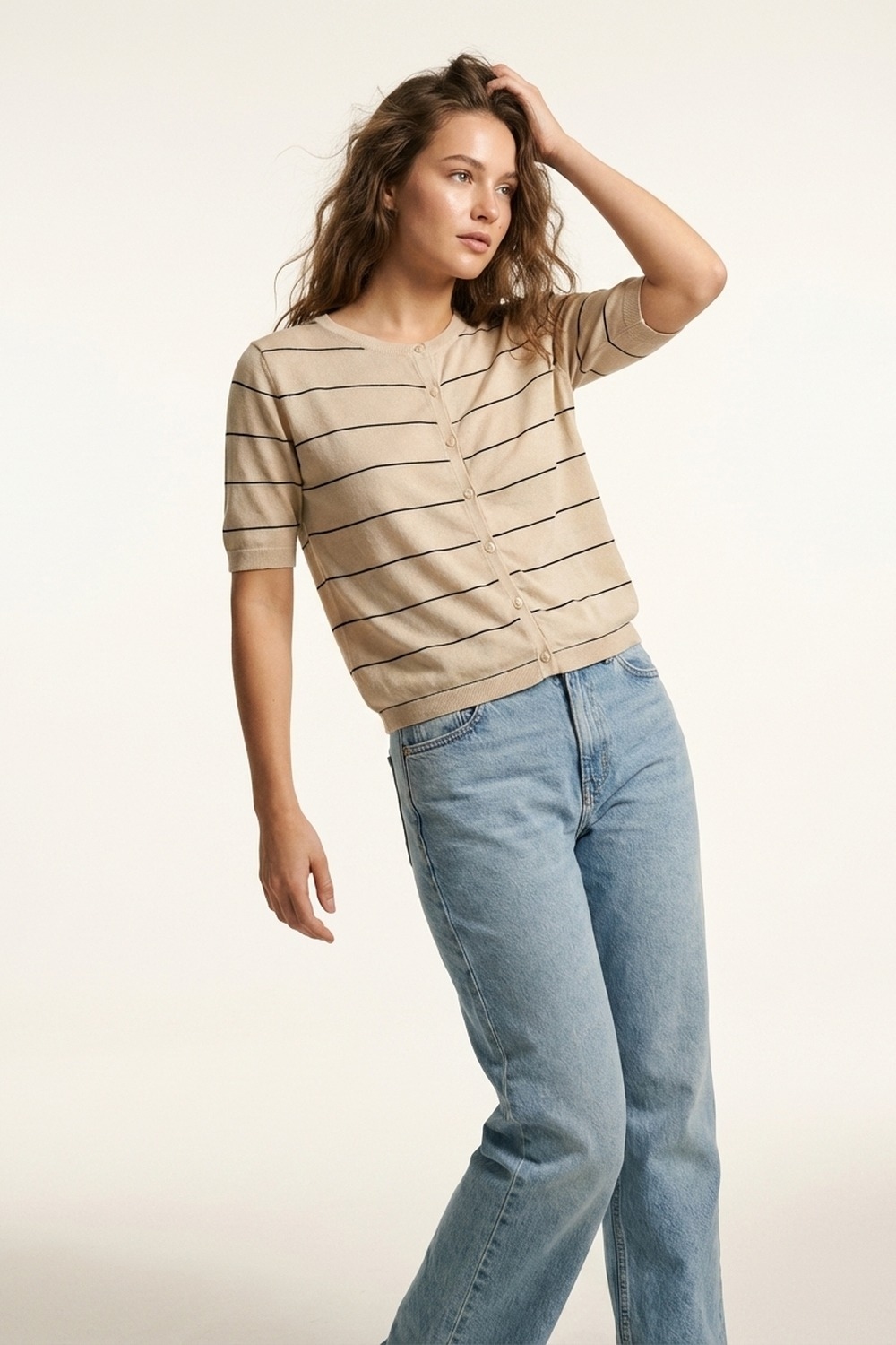 Chaqueta de manga corta abotonada a rayas beige