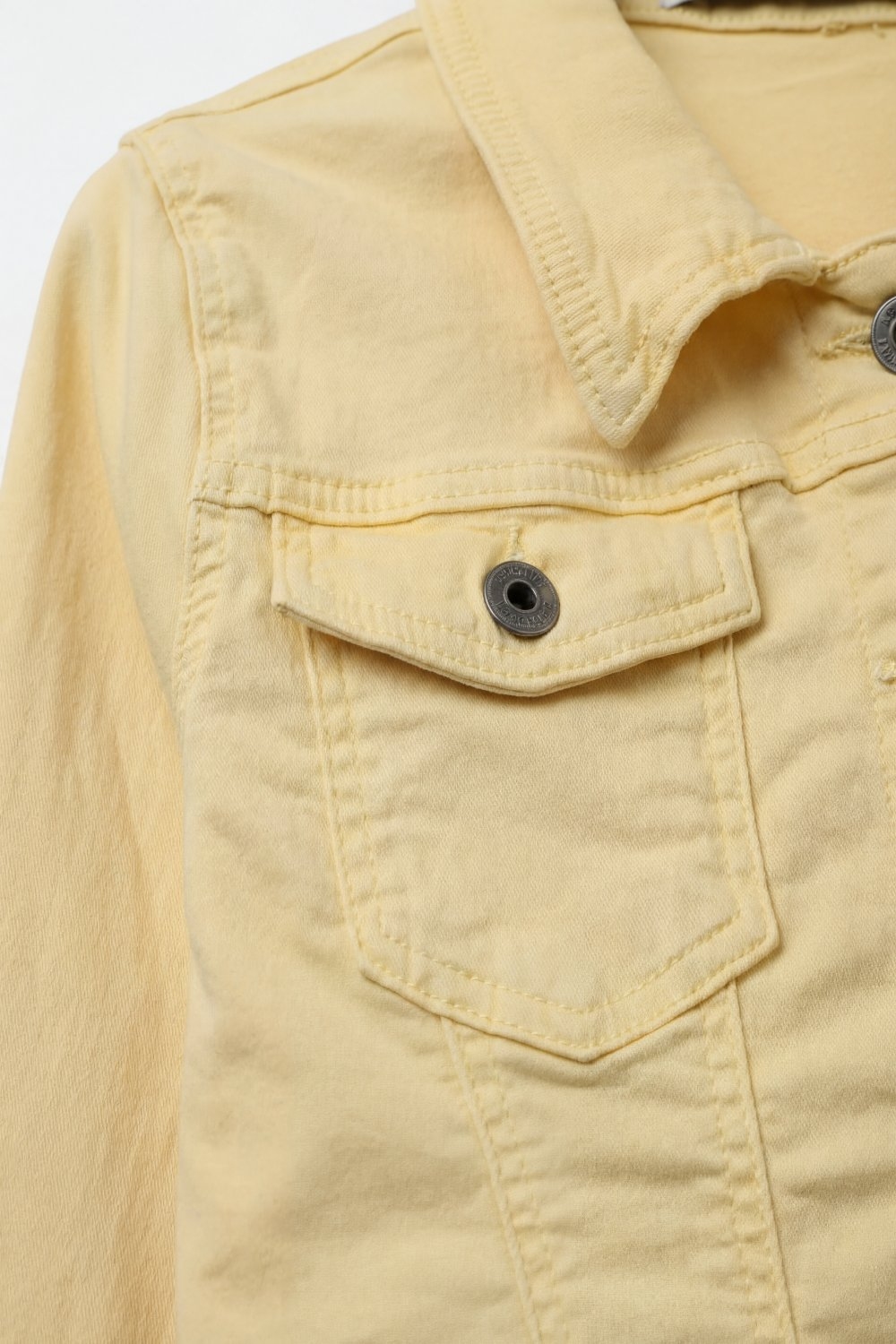 Chaqueta de Denim Amarillo Mantequilla con Cierre de Botones Chaqueta de Denim Amarillo Mantequilla con Cierre de Botones