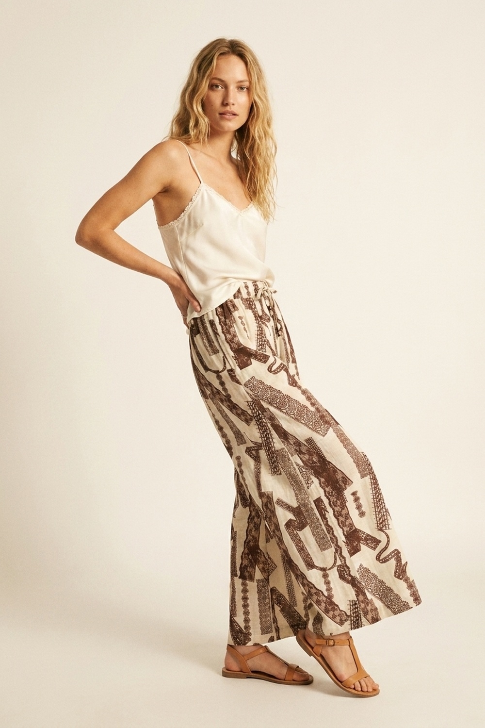 Pantalones Palazzo Anchos de Pierna Estampados en Crema y Marr&oacute;n con Largo al Tobillo