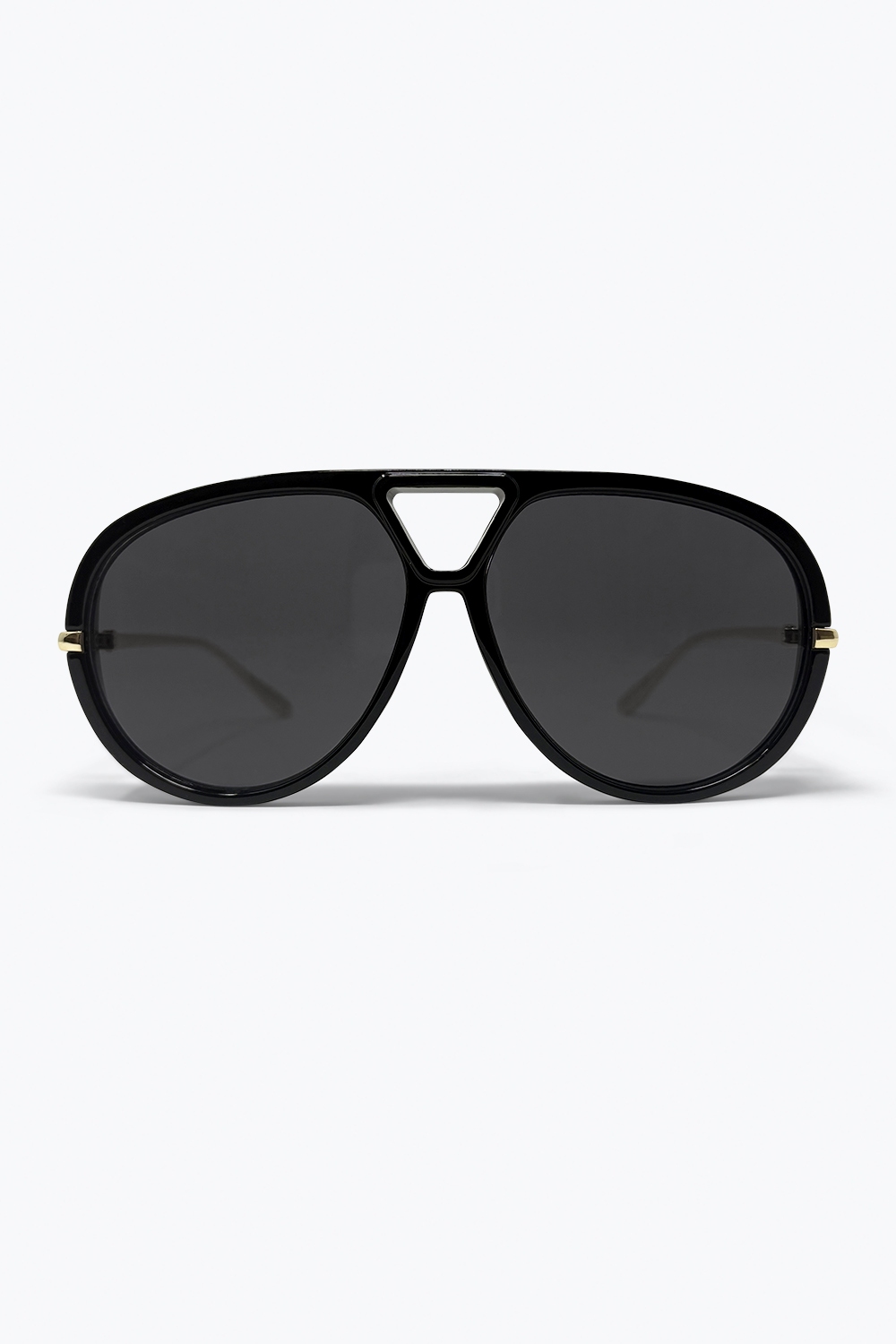 Gafas de sol estilo aviador de gran tama&ntilde;o negras con detalles dorados