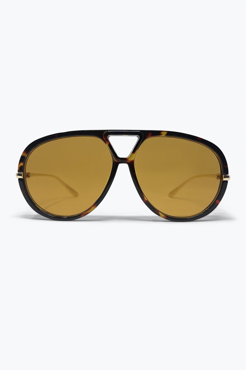 Gafas de sol estilo aviador color marr&oacute;n tortuga con lentes &aacute;mbar
