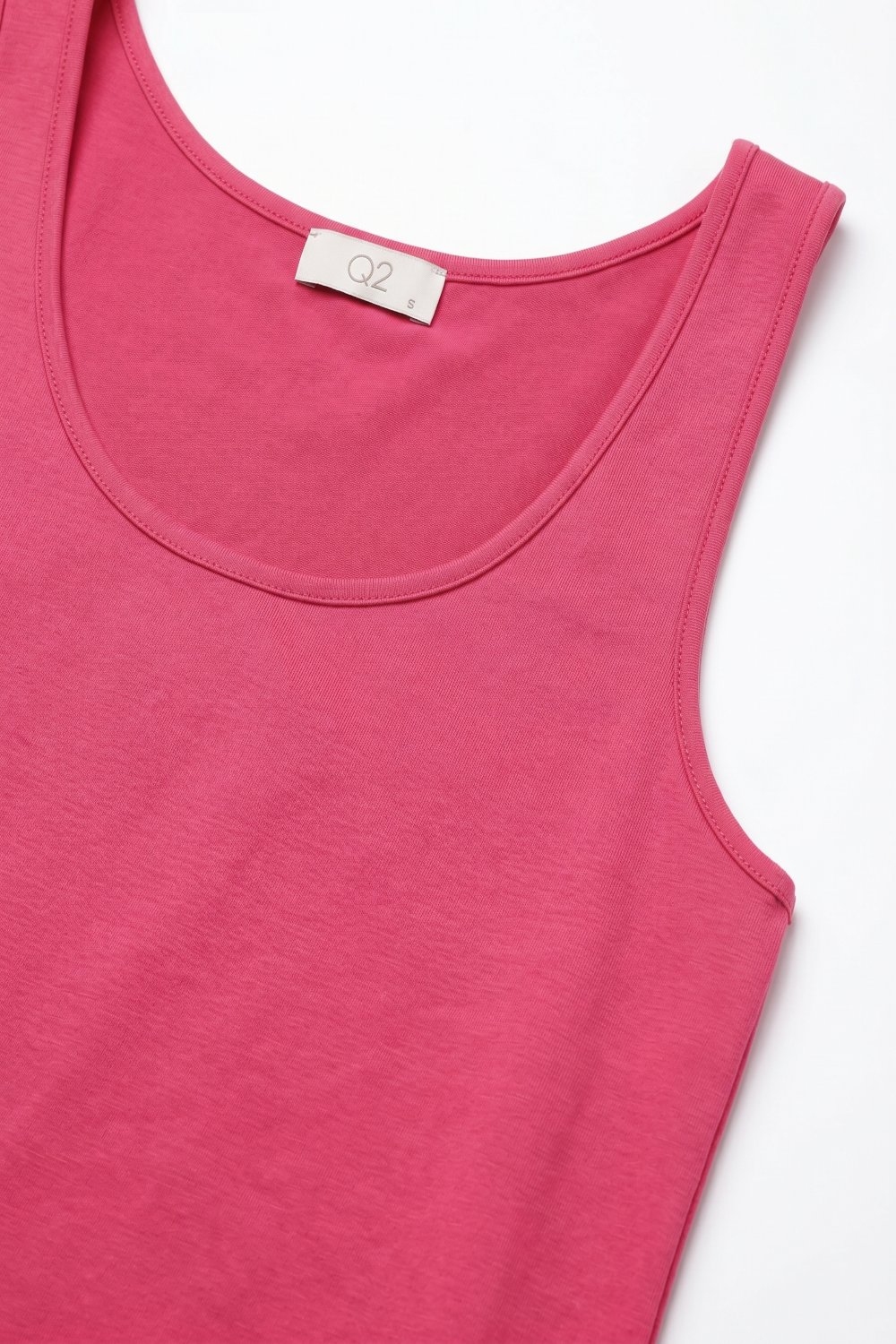 Blusa sin mangas de sat&eacute;n fucsia de ajuste regular y escote redondo