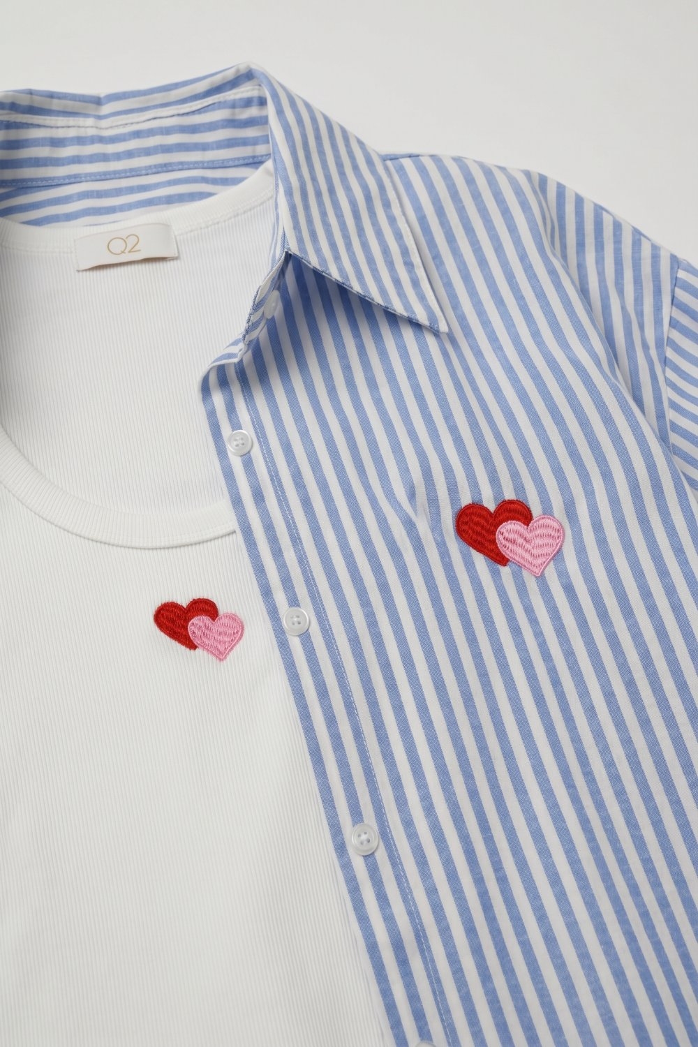 Conjunto de camiseta y camisa de algod&oacute;n con bordado de coraz&oacute;n de rayas azules 2 piezas