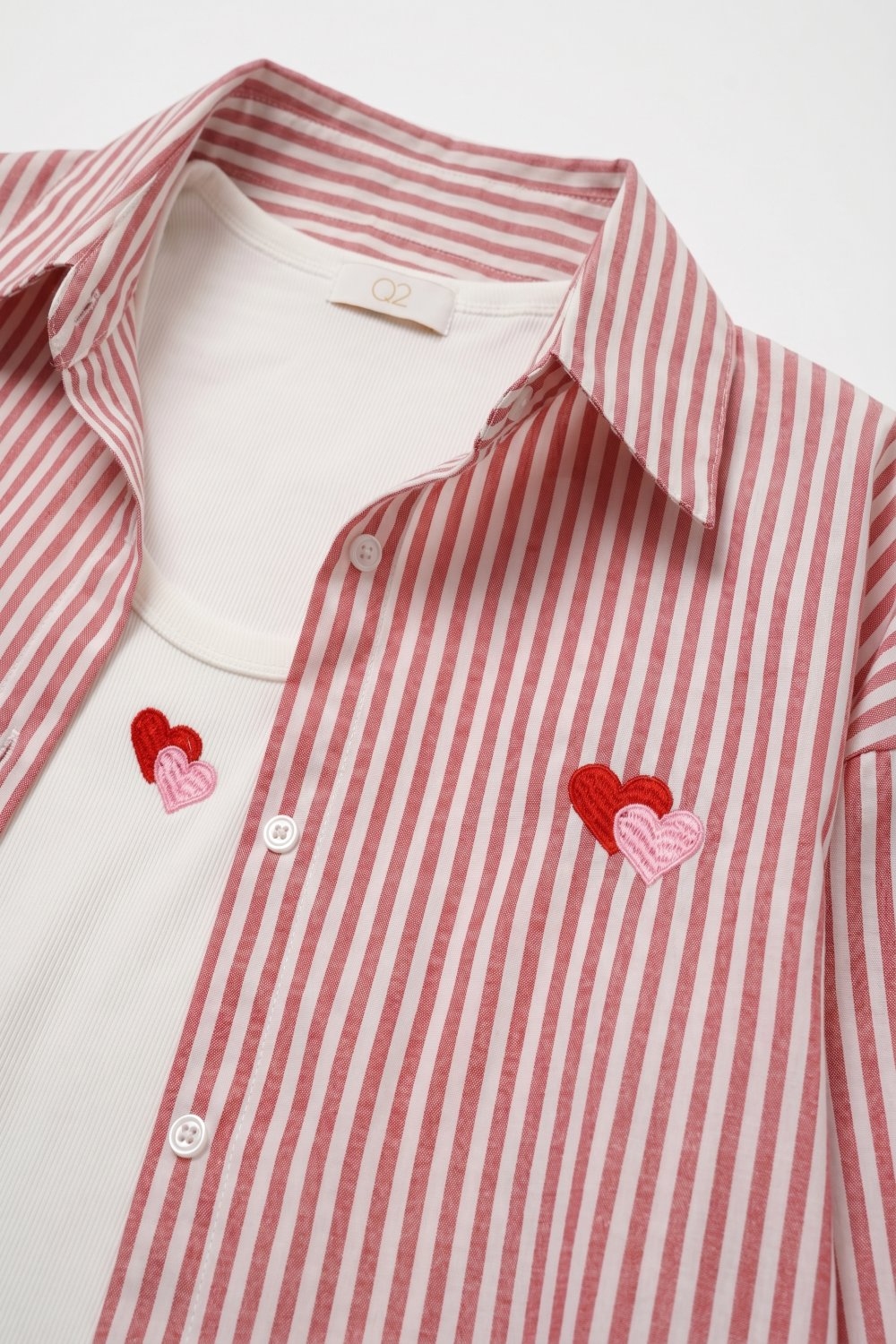Conjunto de camiseta y camisa de 2 piezas de algod&oacute;n a rayas rojas con bordado de coraz&oacute;n