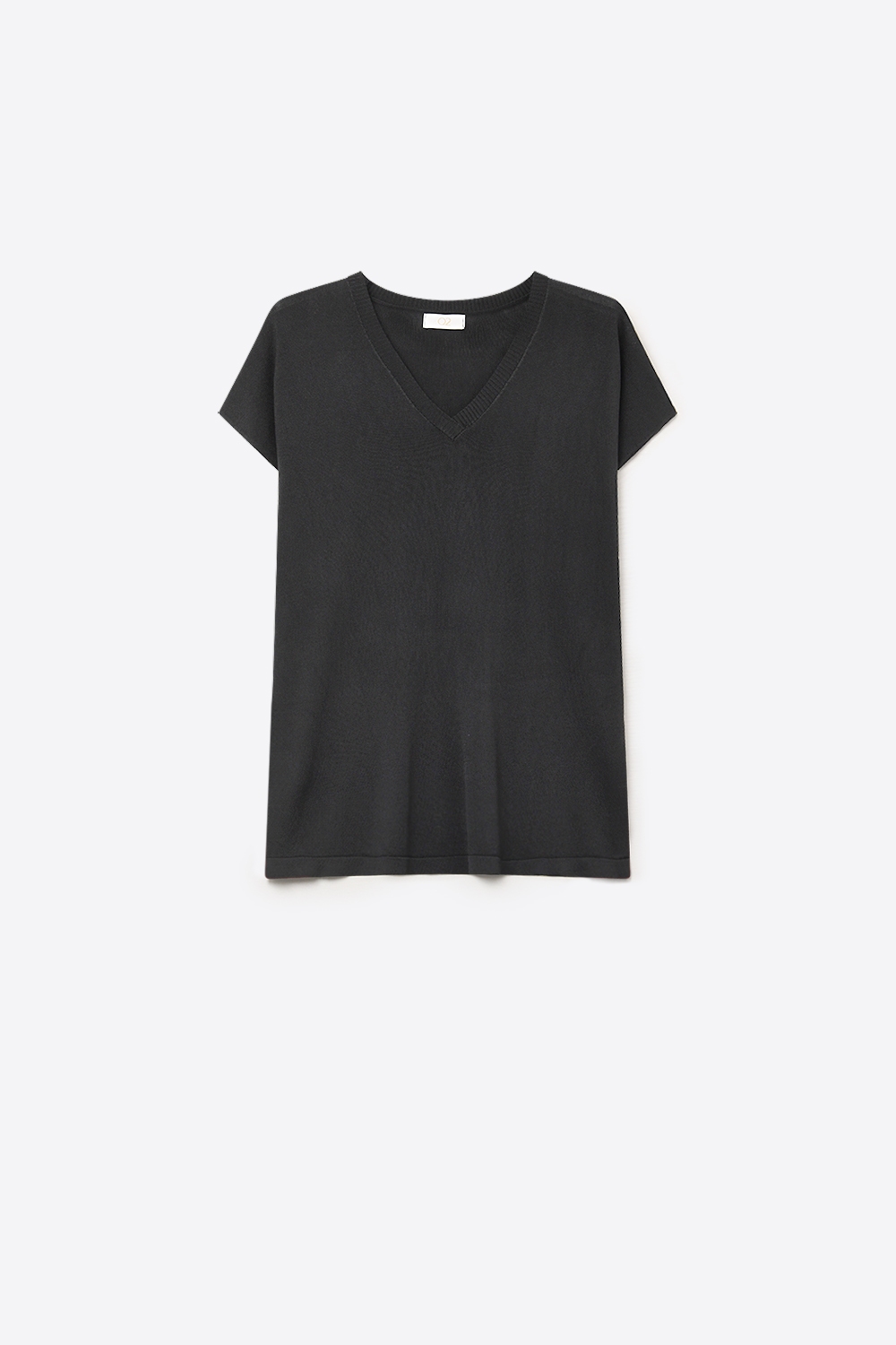 Jersey negro de punto fino con cuello en V y mangas cortas Jersey negro de punto fino con cuello en V y mangas cortas