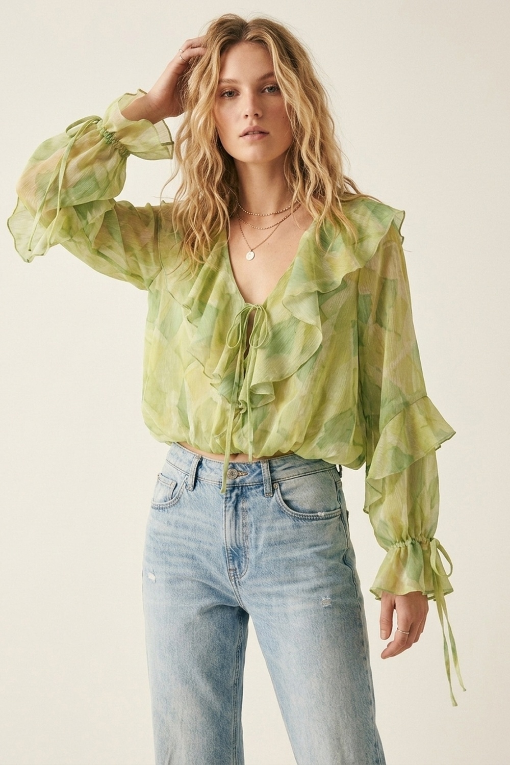 Blusa Transparente Verde Claro con Volantes y Lazo Frontal