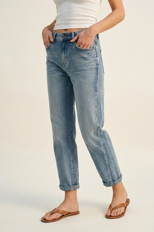 Jeans de corte recto relajado en azul claro lavado vintage