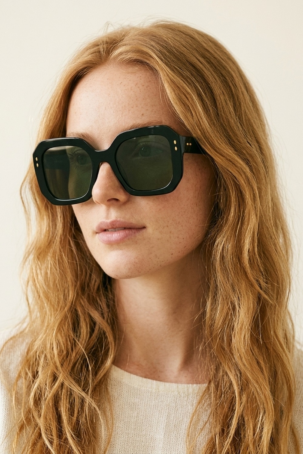 Gafas de Sol Cuadradas Sobredimensionadas con Tachuelas Doradas de Acetato Geométrico Negro Gafas de Sol Cuadradas Sobredimensionadas con Tachuelas Doradas de Acetato Geométrico Negro