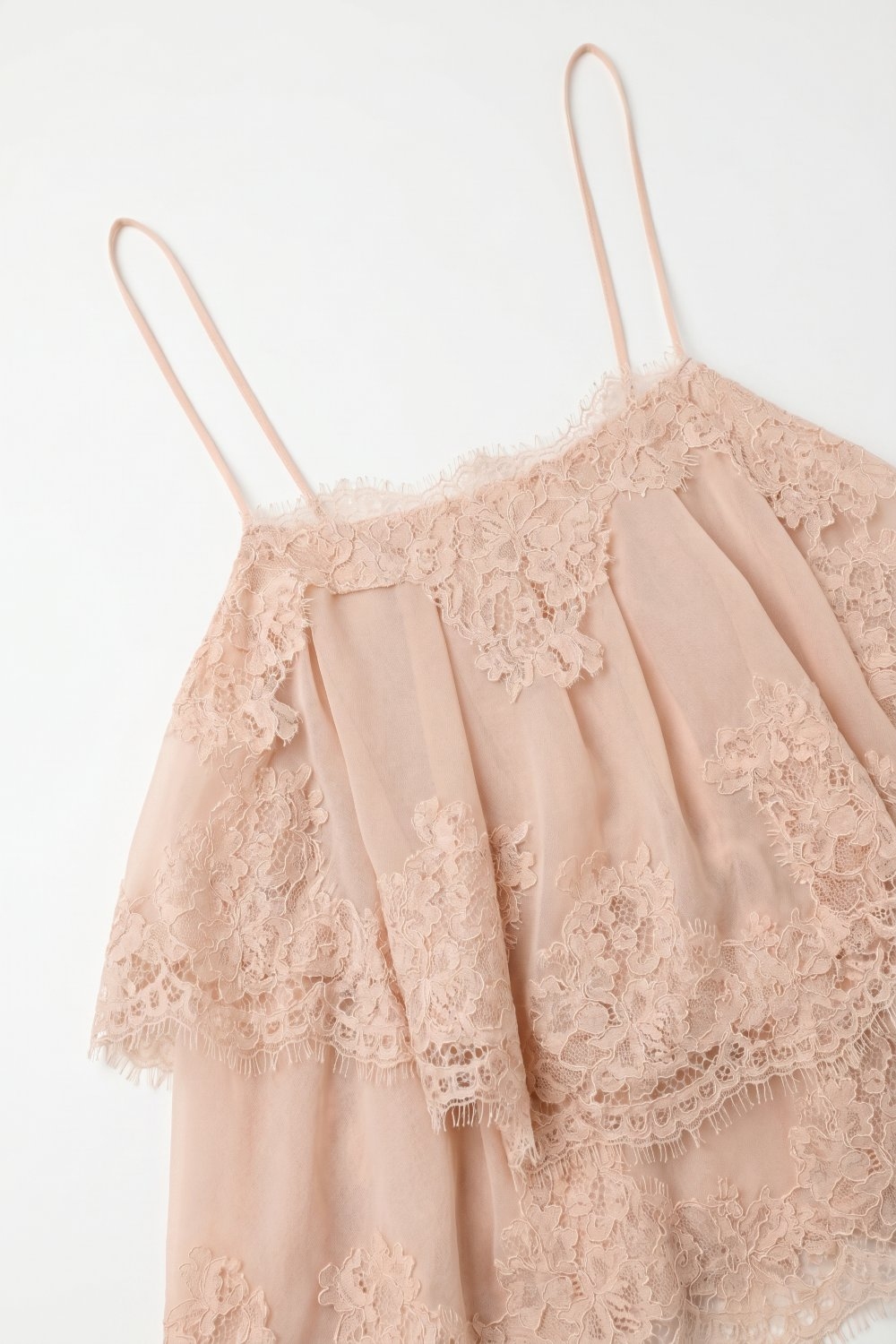 Top Beige de Tirantes con Inserci&oacute;n de Encaje de Chiffon con Volantes en Capas y Corte Relajado