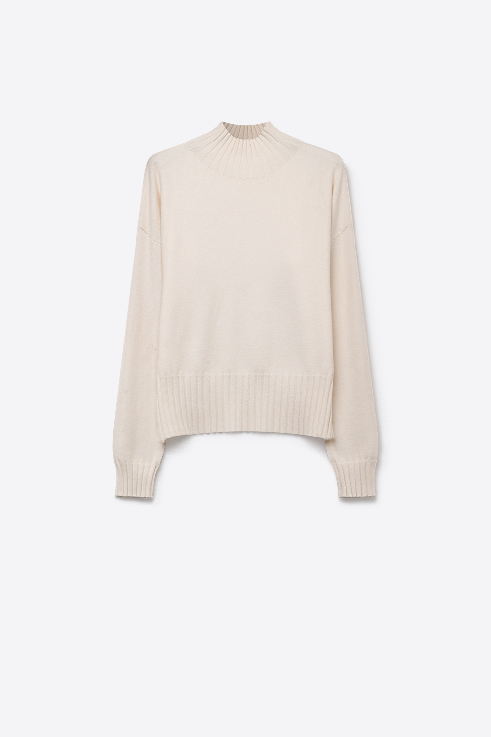 Su&eacute;ter blanco de punto suave con cuello simulado acanalado y ajuste relajado