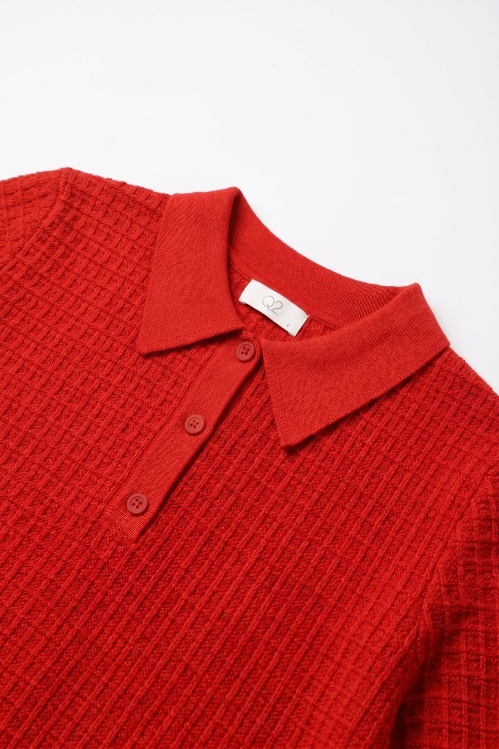 Polo de Punto de Waffle con Tapeta de Botones en rojo con Manga Corta Polo de Punto de Waffle con Tapeta de Botones en rojo con Manga Corta