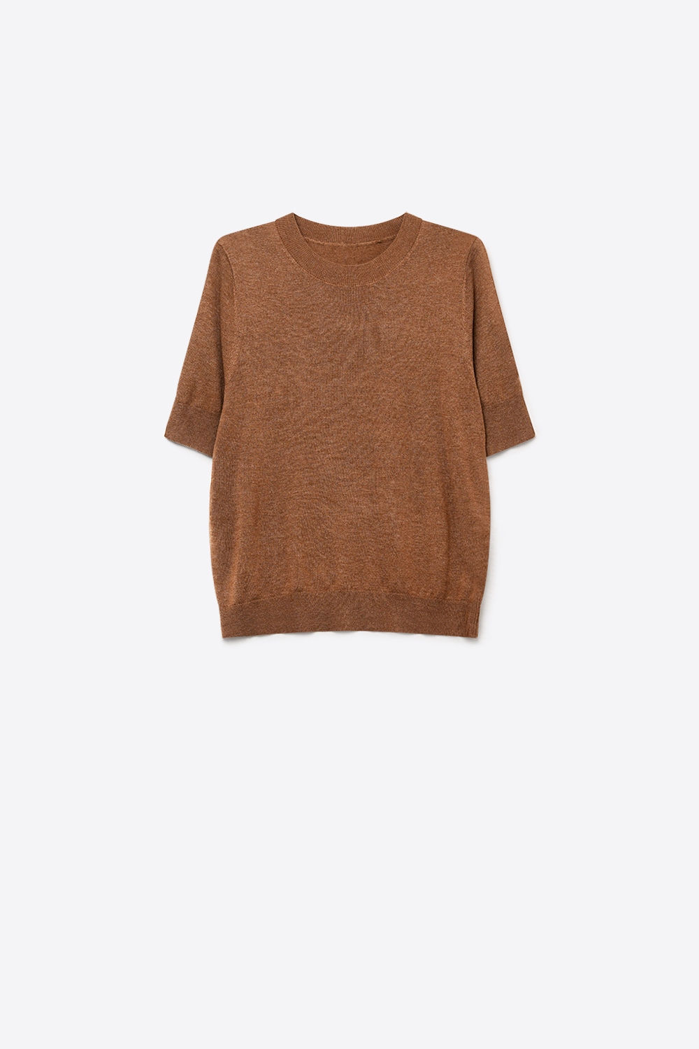 Su&eacute;ter de manga corta y cuello redondo de punto fino mezcla de lana merino en color camel