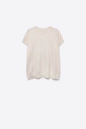 Suéter Blanco de Punto Fino con Cuello en V y Mangas Cortas Tipo Dolman con Hombros Caídos