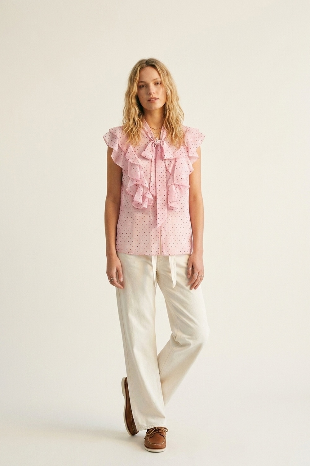 Blusa sin mangas con lazo de volantes de gasa con lunares rosa claro