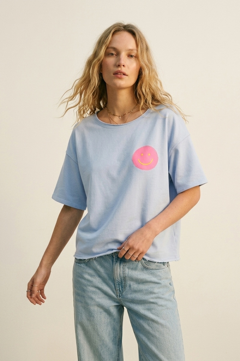 Sudadera Azul Claro de Corte Holgado con Carita Feliz Rosa