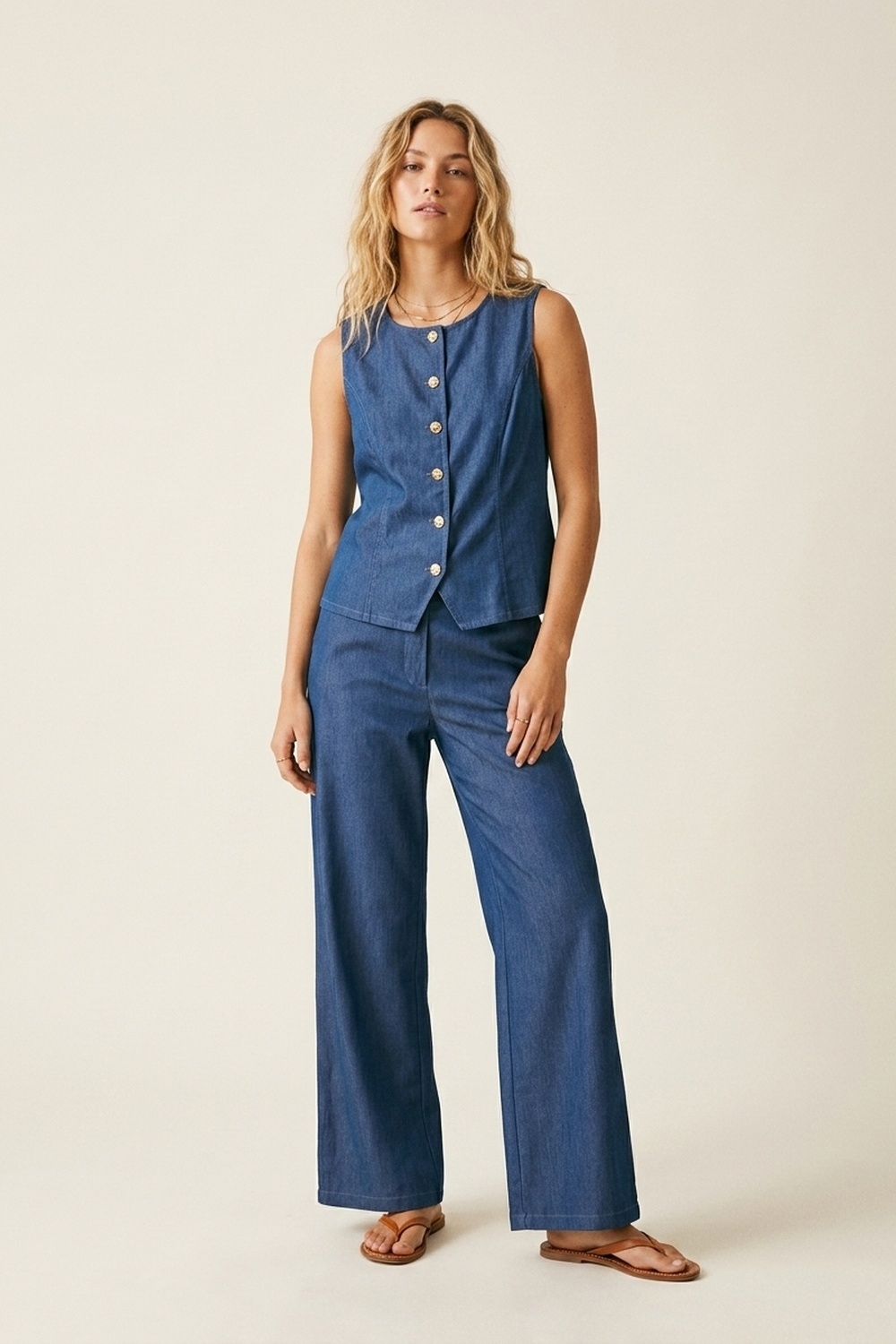 Conjunto de Chaleco sin Mangas con Botones al Frente y Pantalones de Pierna Ancha