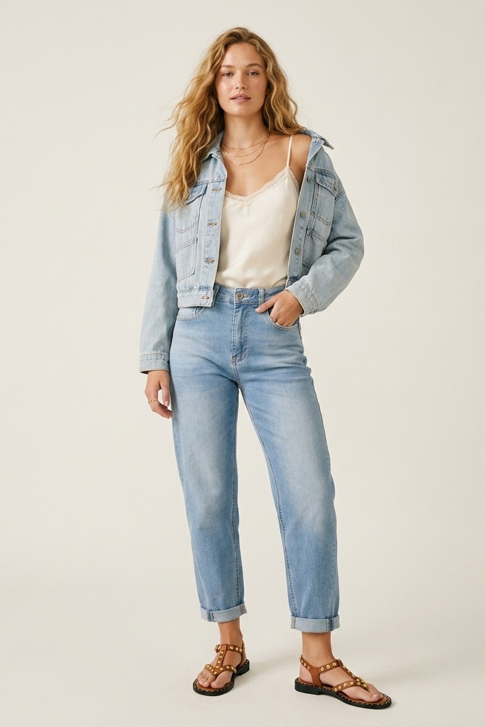 Vaqueros de corte mom estilo denim azul claro en largo al tobillo