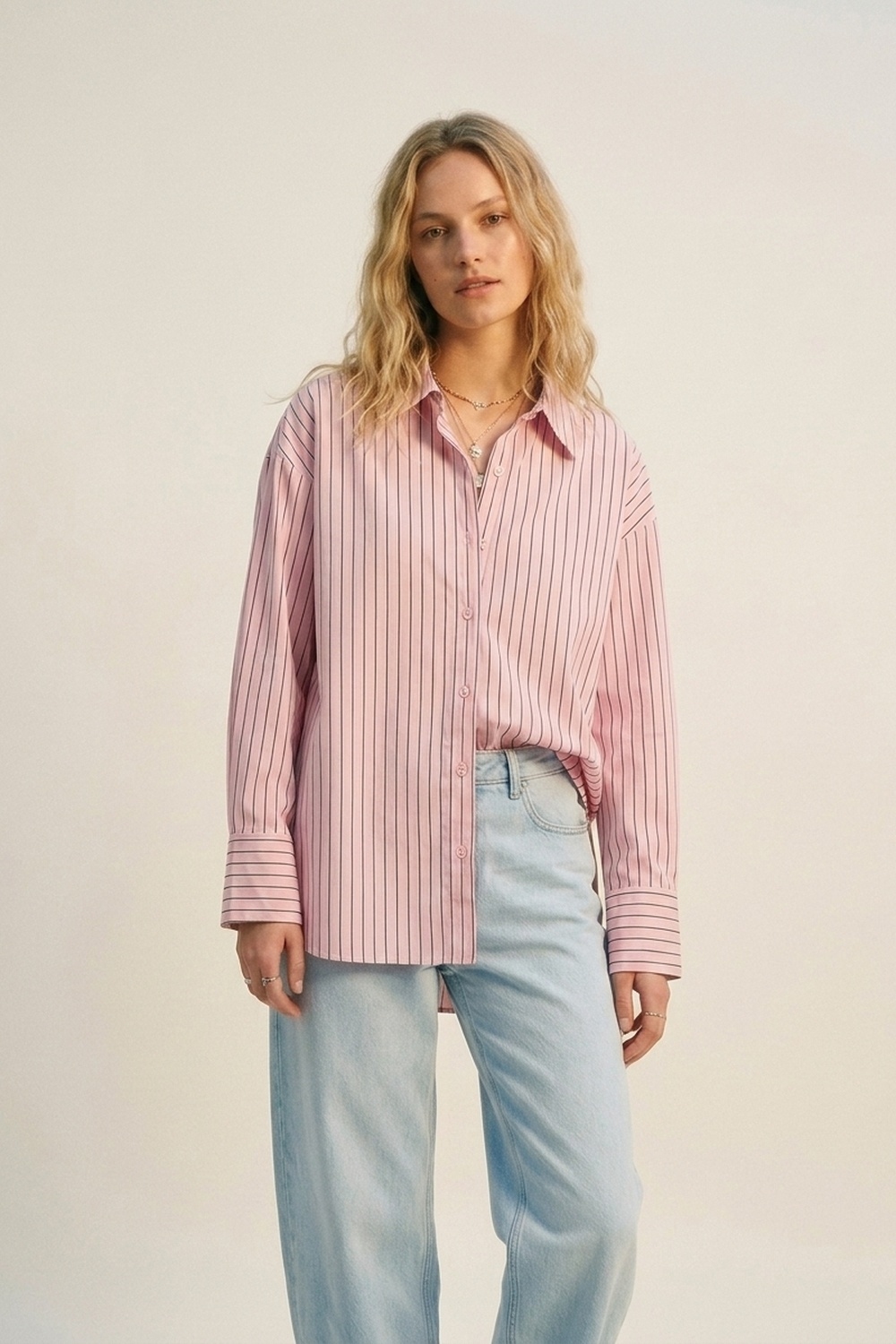 Camisa ligera de rayas en rosa claro Camisa ligera de rayas en rosa claro