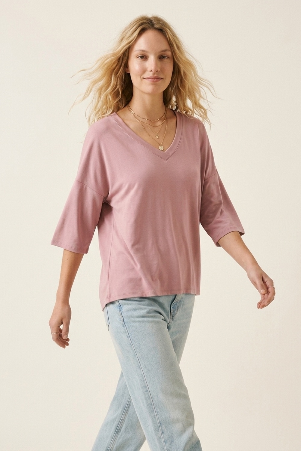 Top de ajuste relajado con escote en V y mangas 3/4 en color rosa empolvado