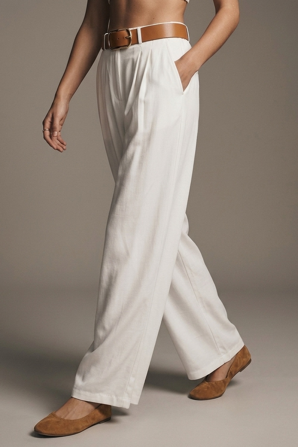 Pantalones Anchos de Pierna con Cintur&oacute;n y Pliegues de Tela Ligera Tejida en blanco
