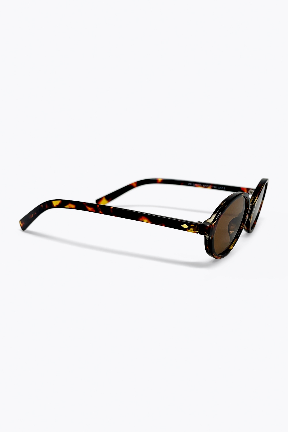 Gafas de sol con montura ovalada de carey multicolor y lentes marrones