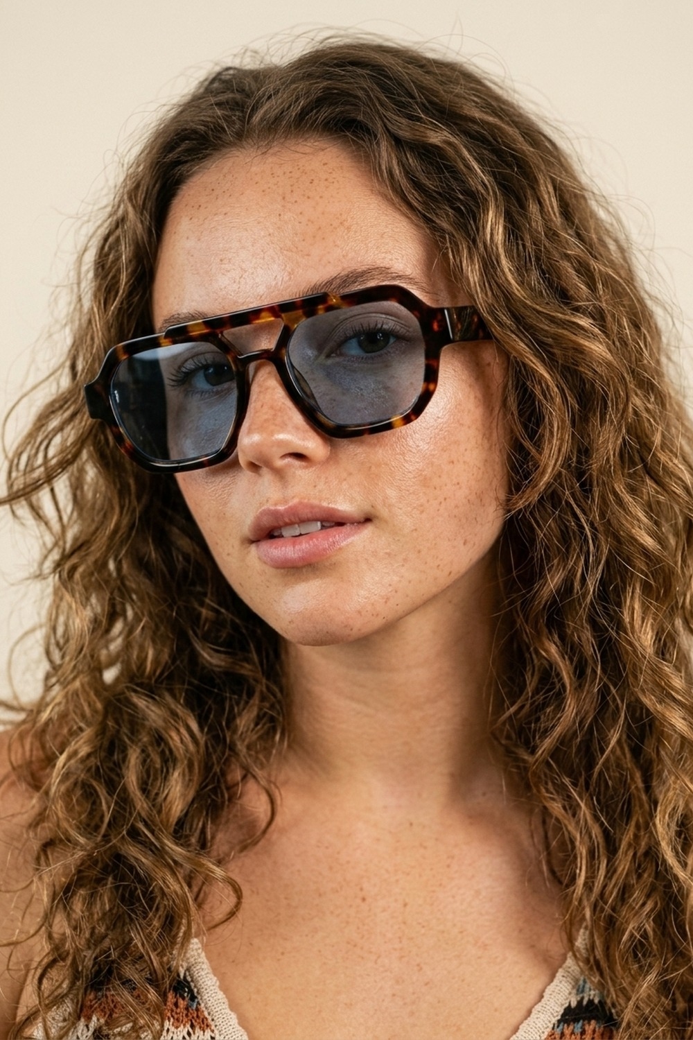 Gafas de sol oversize carey multicolor con lentes azules Gafas de sol oversize carey multicolor con lentes azules
