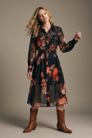 Vestido camisero midi negro con estampado floral cinturón mangas largas y tela transparente