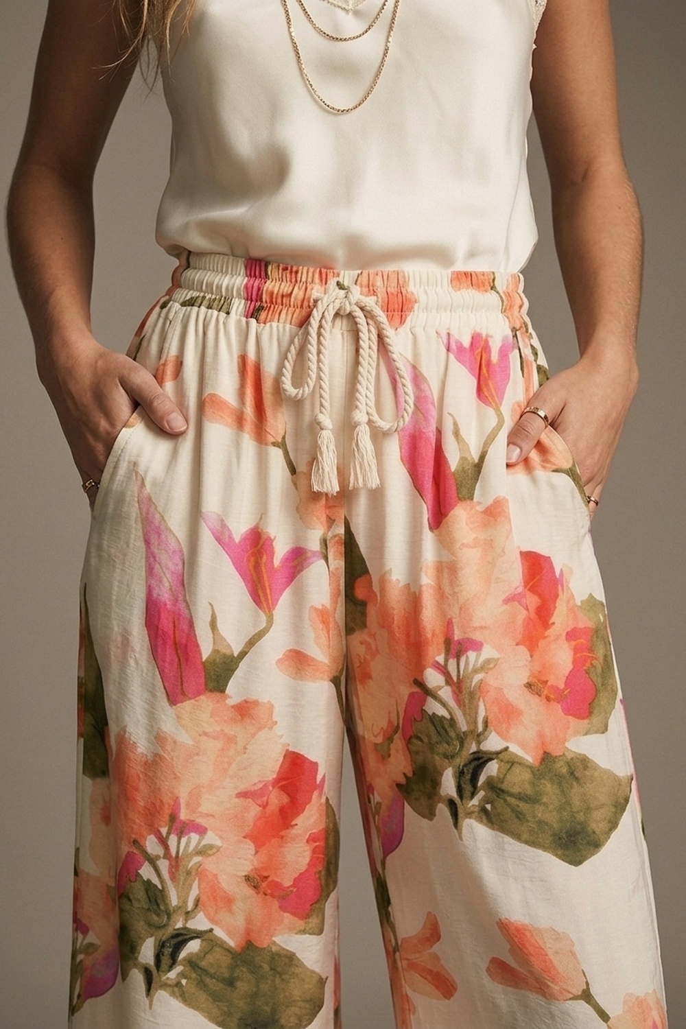 Pantalones anchos de estampado floral crema con cintura elástica Pantalones anchos de estampado floral crema con cintura elástica