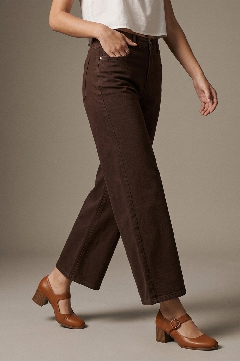 Pantalones Vaqueros de Pierna Ancha y Recortados en Marrón Chocolate Pantalones Vaqueros de Pierna Ancha y Recortados en Marrón Chocolate