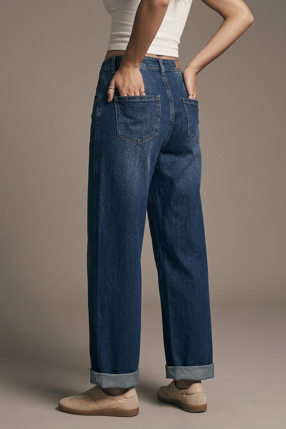 Jeans anchos de pierna azul oscuro con bolsillos laterales Jeans anchos de pierna azul oscuro con bolsillos laterales