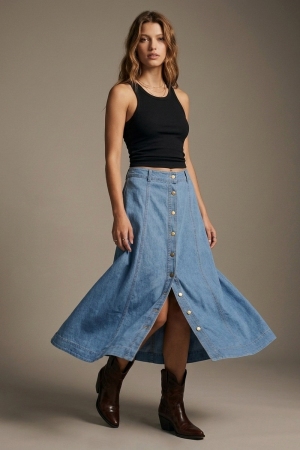 Falda midi en denim azul claro con costura de contraste y botones en el frente en línea A