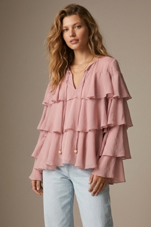 Blusa con Volantes en Capas y Lazo en el Cuello de Gasa Rosa