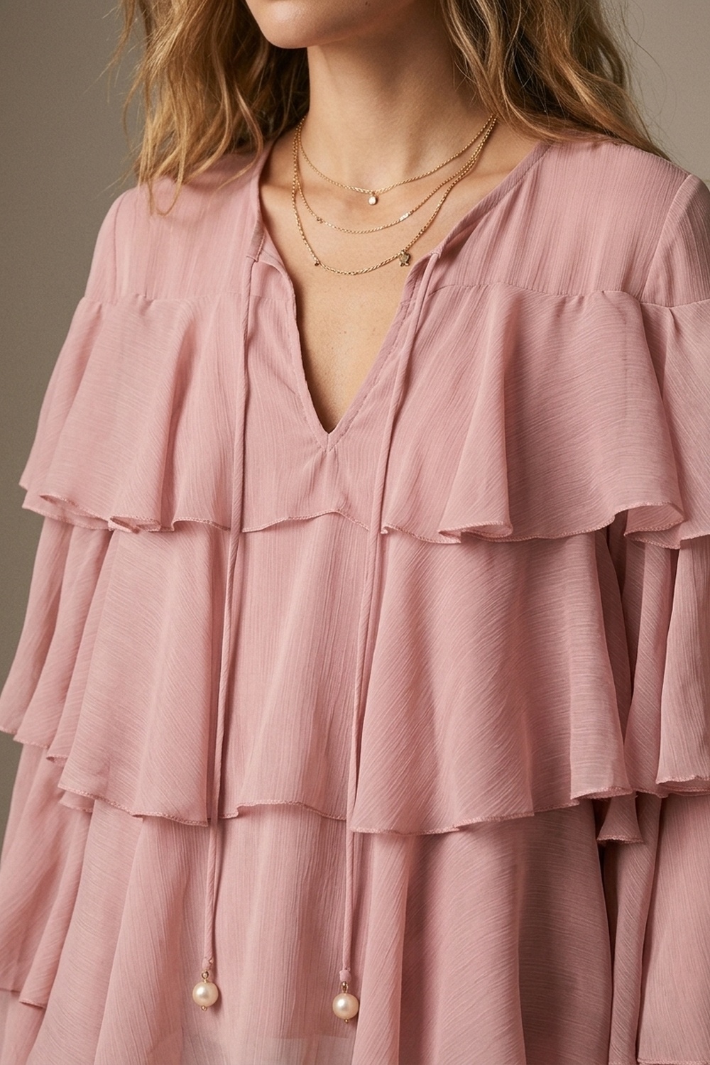 Blusa con Volantes en Capas y Lazo en el Cuello de Gasa Rosa