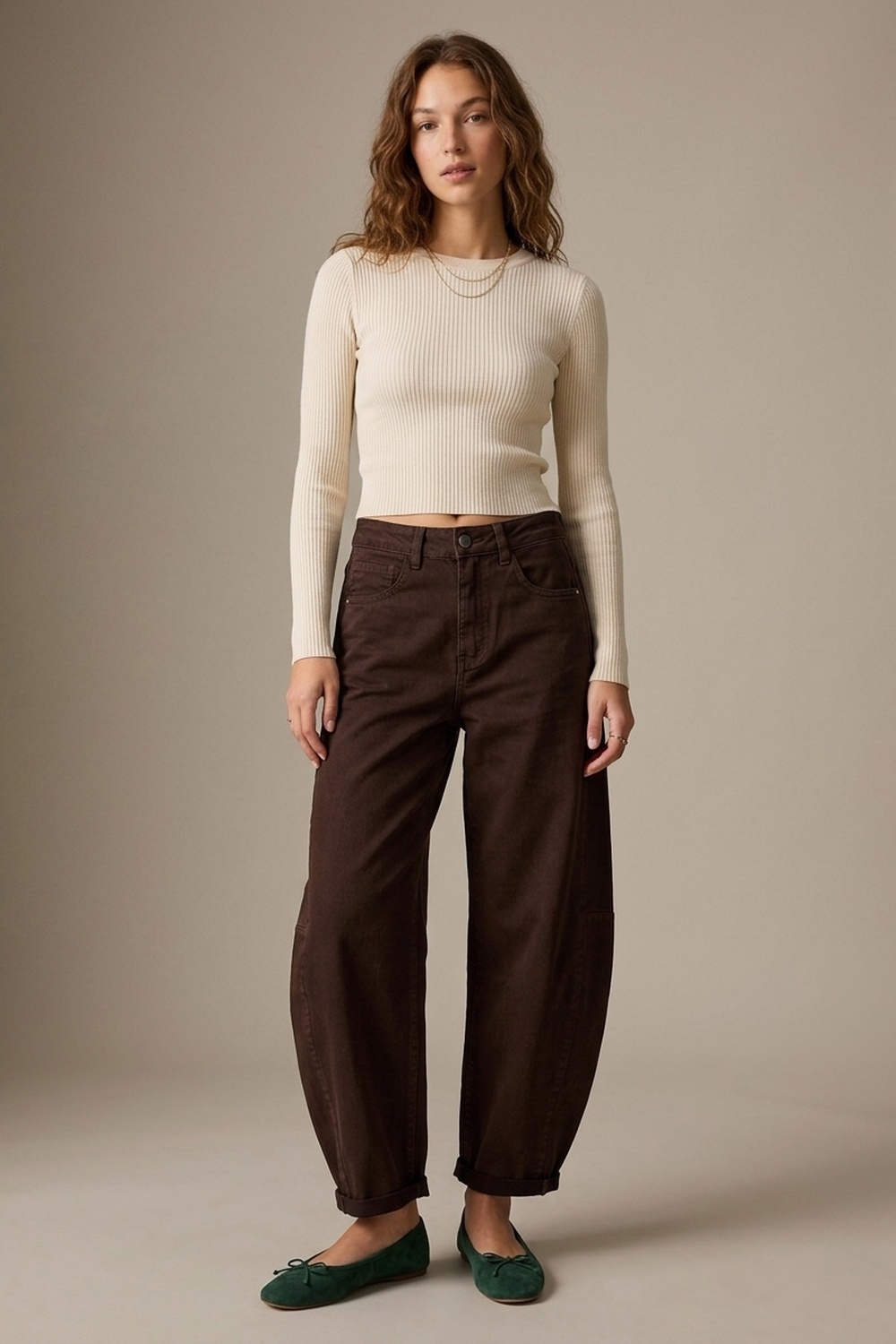 Pantalones de Pierna Recta con Ajuste Relajado en color chocolate Pantalones de Pierna Recta con Ajuste Relajado en color chocolate