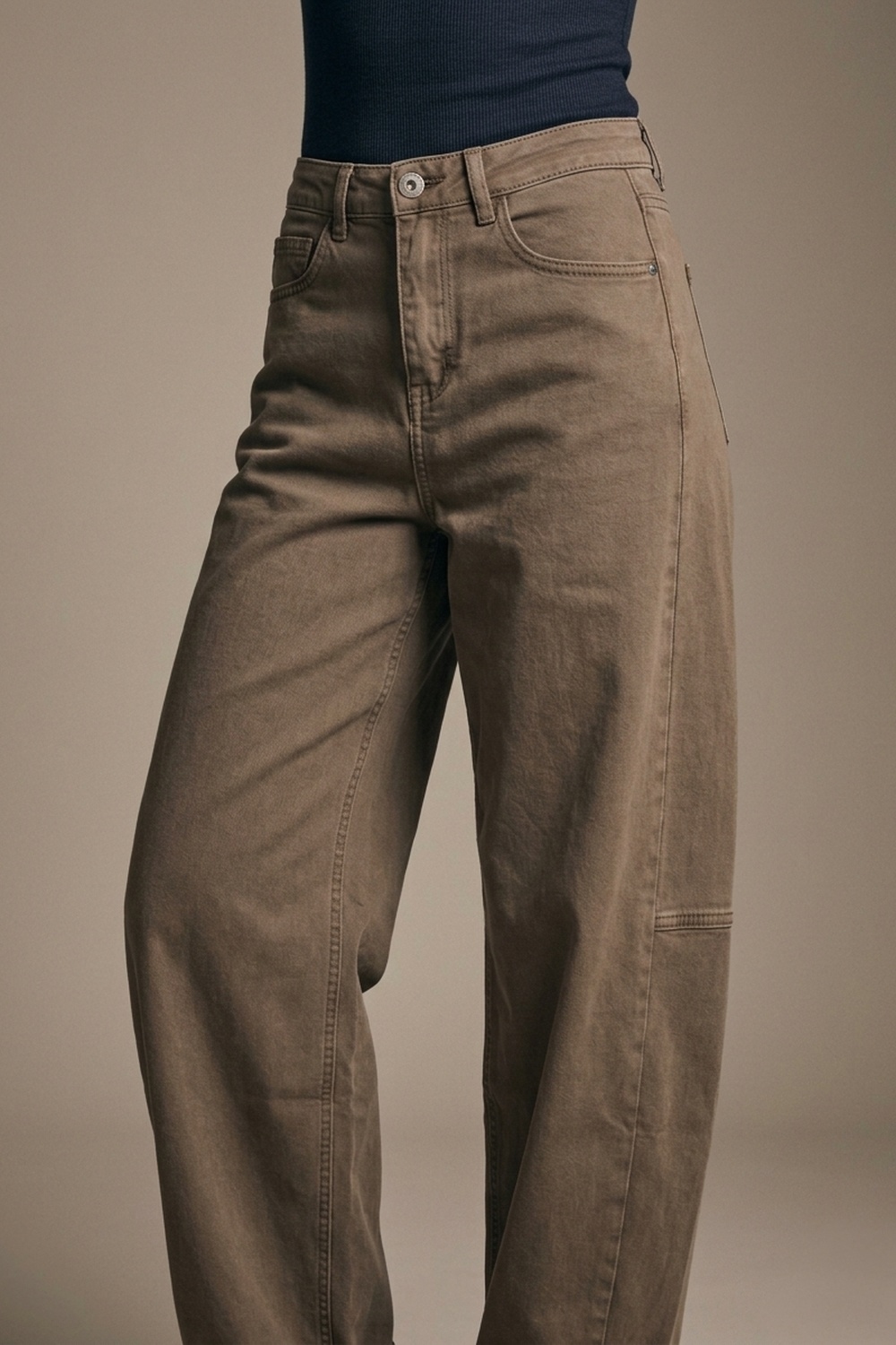 Pantalones de pierna ancha estilo barril Fango con costura lateral