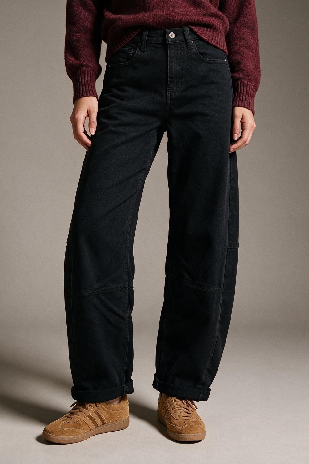 pantalones negros de pierna ancha en estilo barril con costura lateral