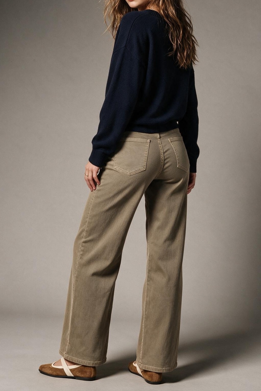 pantalones de pierna ancha en denim el&aacute;stico color beige oscuro