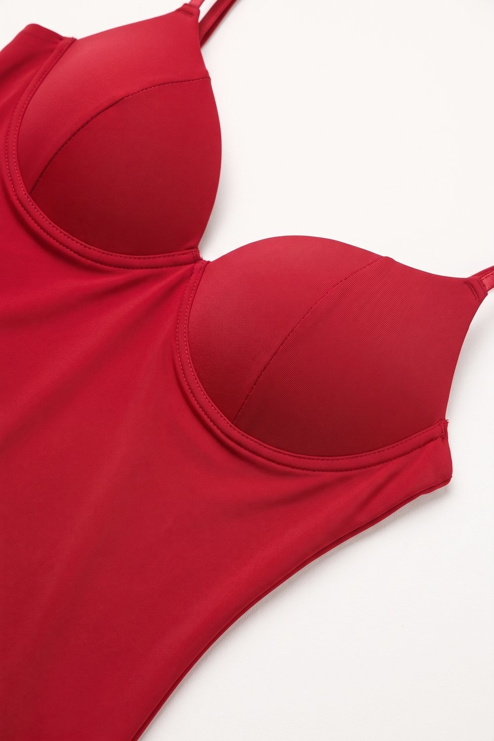 Top Rojo de Lycra Suave con Aros y Tirantes Fijos