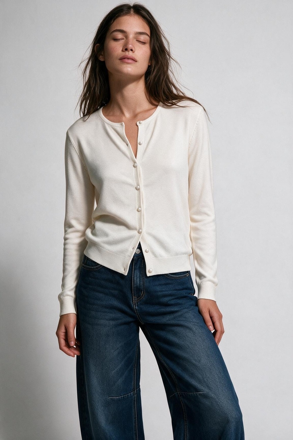 C&aacute;rdigan Beige de Punto Suave con Botones al Frente y Cuello Redondo