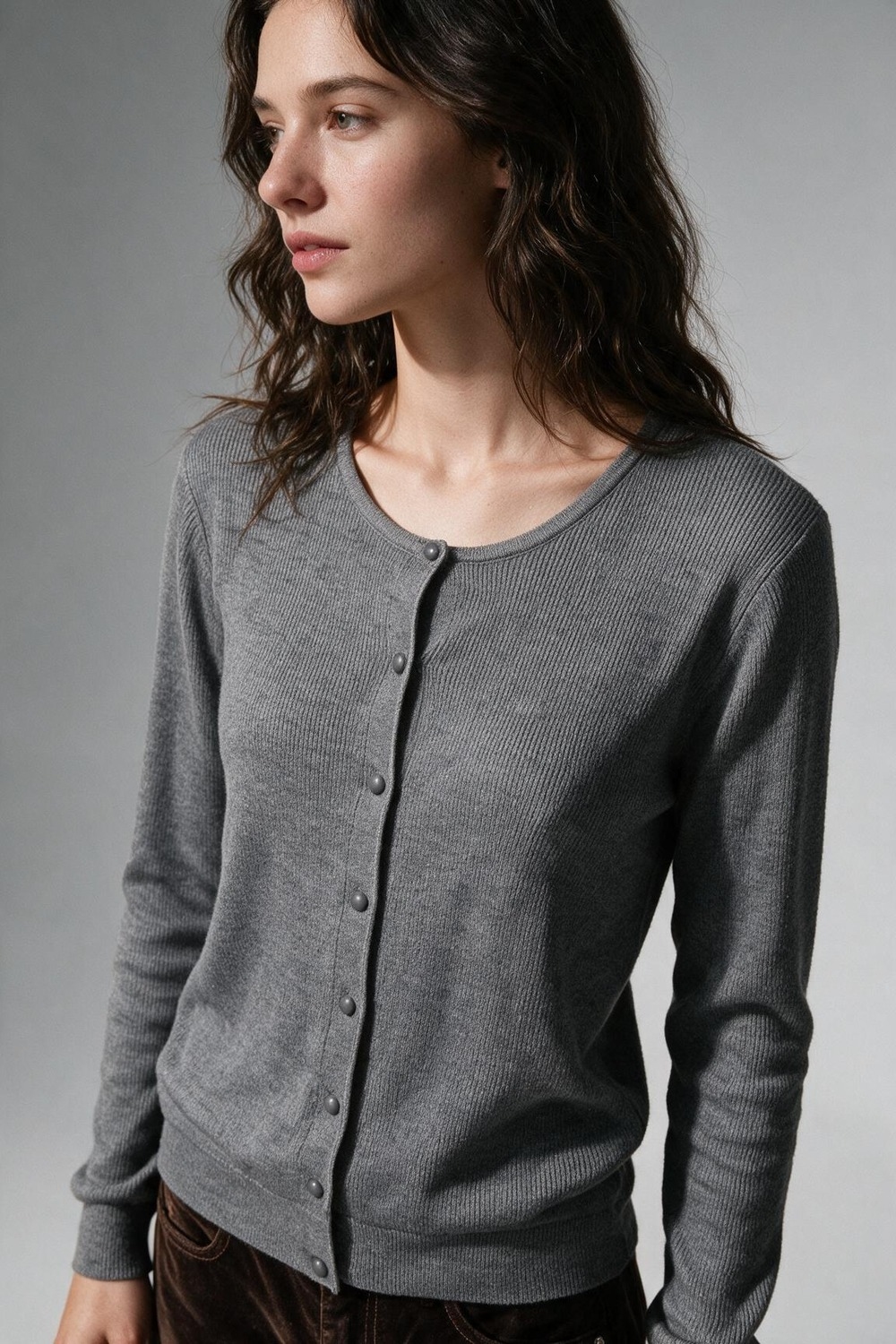 Cardigan Gris de Punto Canal&eacute; con Botones y Cuello Redondo