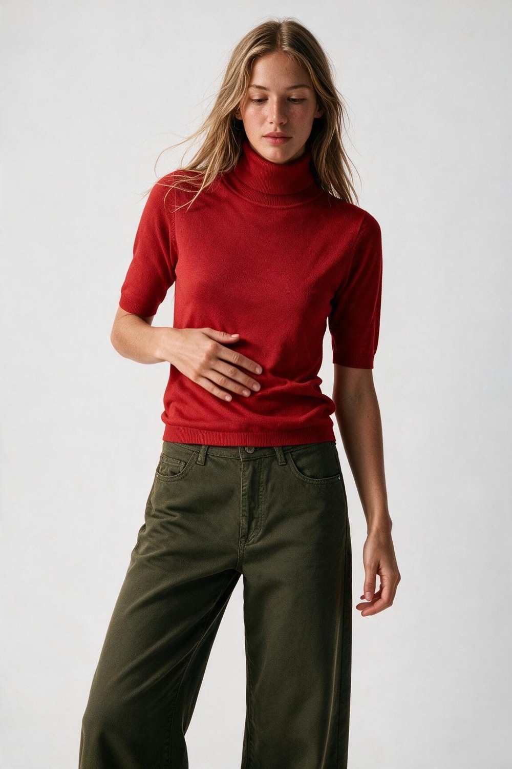 Su&eacute;ter Rojo de Punto Fino de Cuello Alto con Mangas al Codo y Ajuste Regular