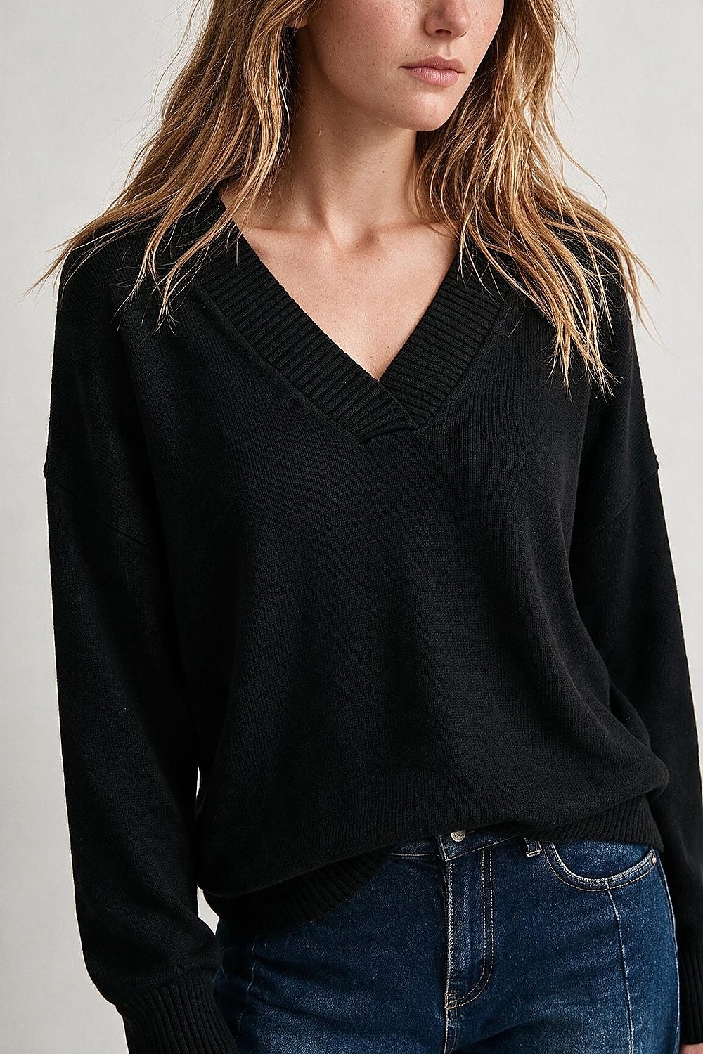 Jersey ancho de punto negro con cuello en V