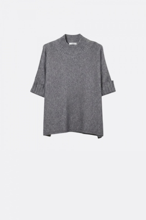 Suéter de punto grueso gris con cuello simulado y manga hasta el codo