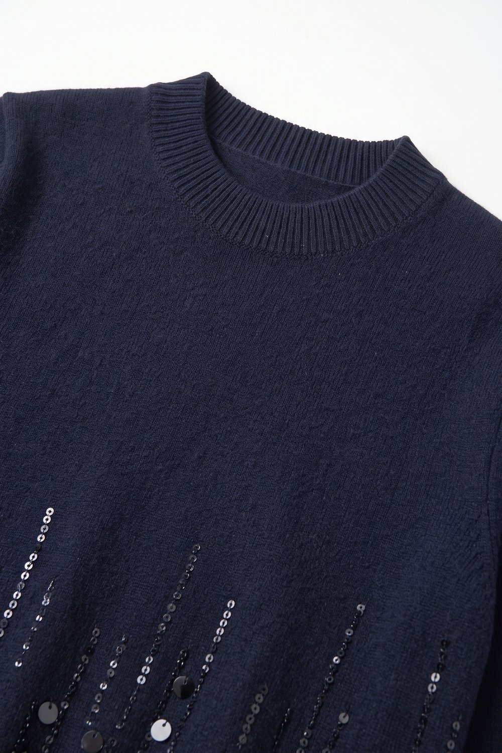 Top de manga corta con dobladillo de lentejuelas de punto fino azul marino