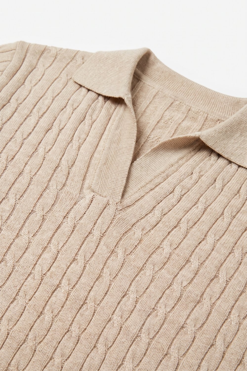 Su&eacute;ter Beige de Mezcla de Lana Merino con Cuello Polo de Punto Trenzado y Manga Larga