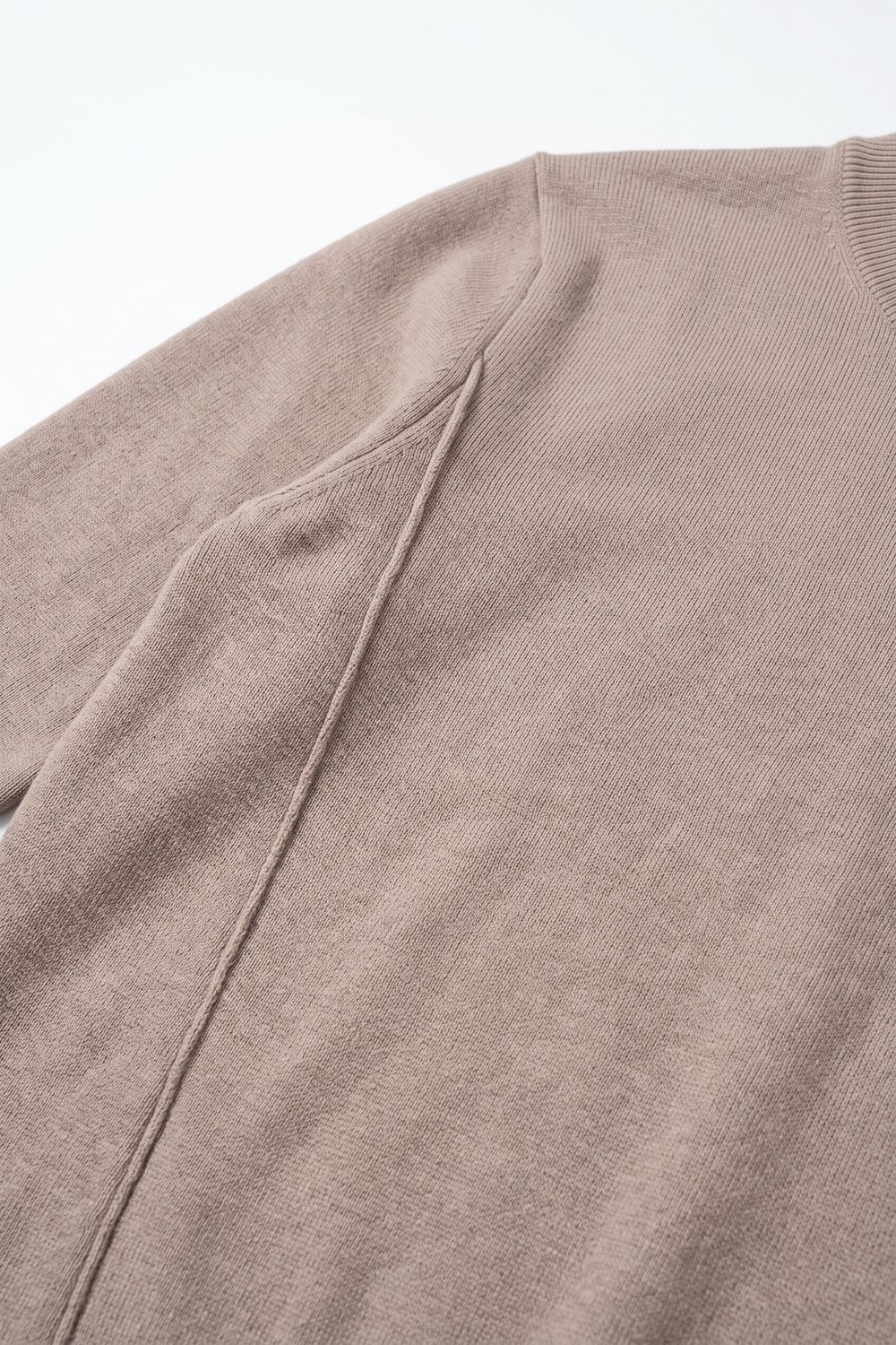 Su&eacute;ter de manga larga de punto fino con mezcla de lana Merino y detalle de costura en color rosa empolvado