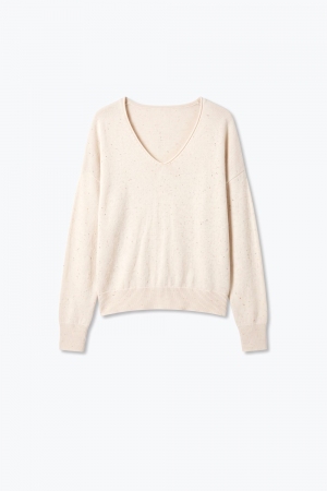 Suéter de punto suave beige con cuello en V acanalado y adornado con lentejuelas