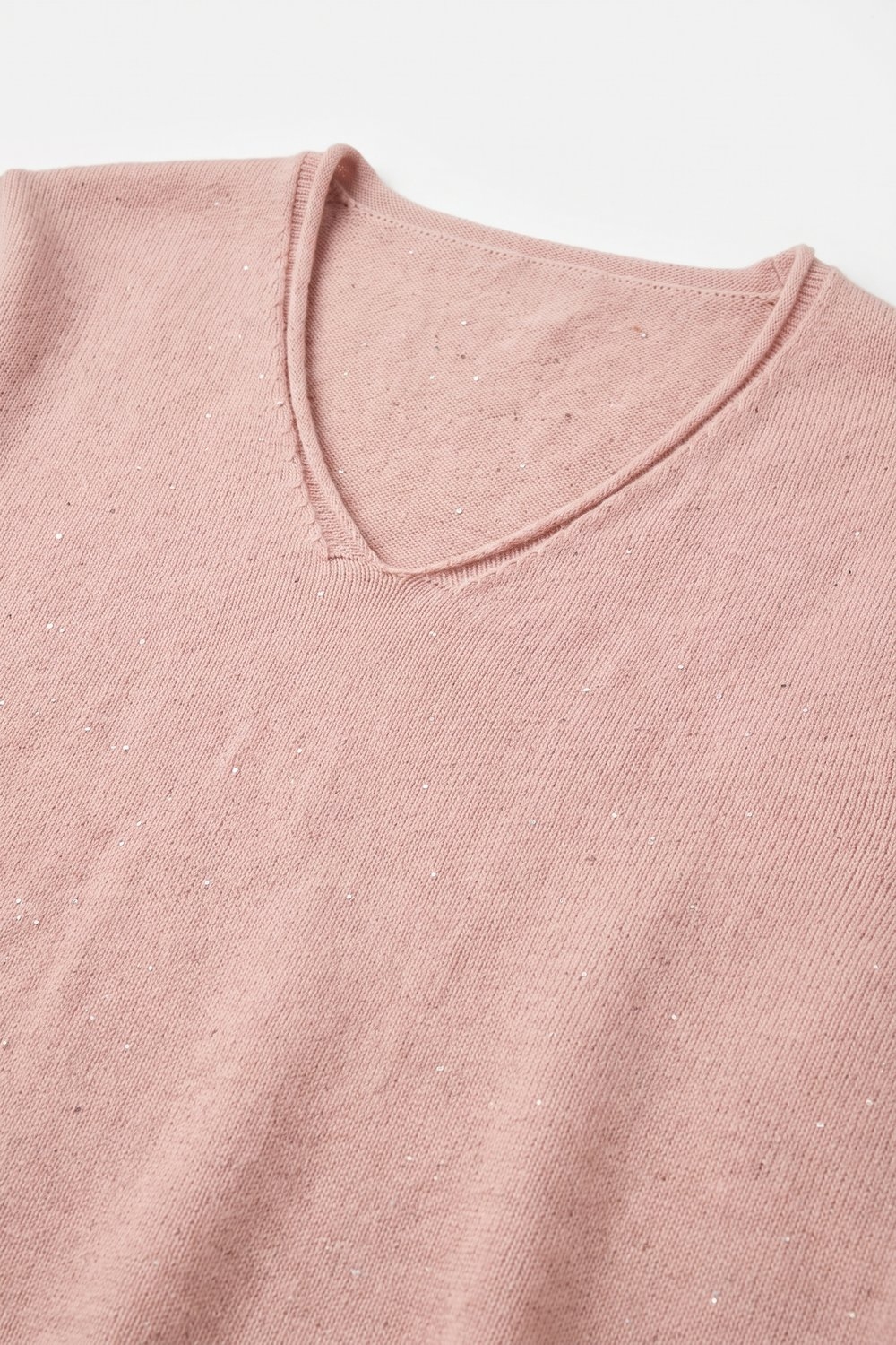 Su&eacute;ter de Punto Fino con Brillo Rosa Claro y Cuello en V con Ribetes Acanalados